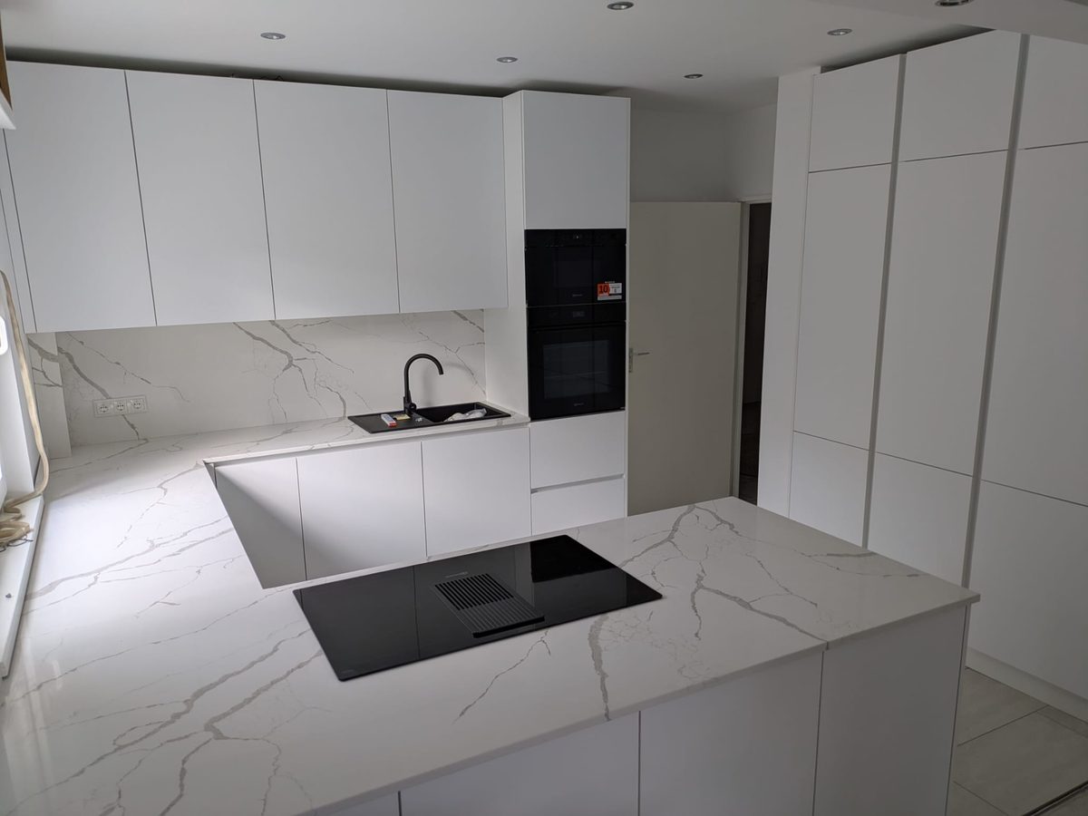 Küche von Tischlerei 71 – Moderne Küche mit Marmoroptik