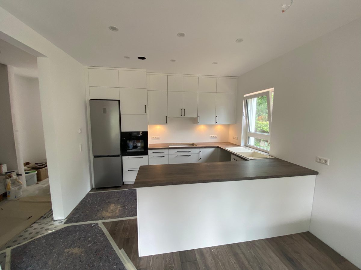 Küche von Tischlerei 71 – Moderne Design-Küche in Weiß (1)