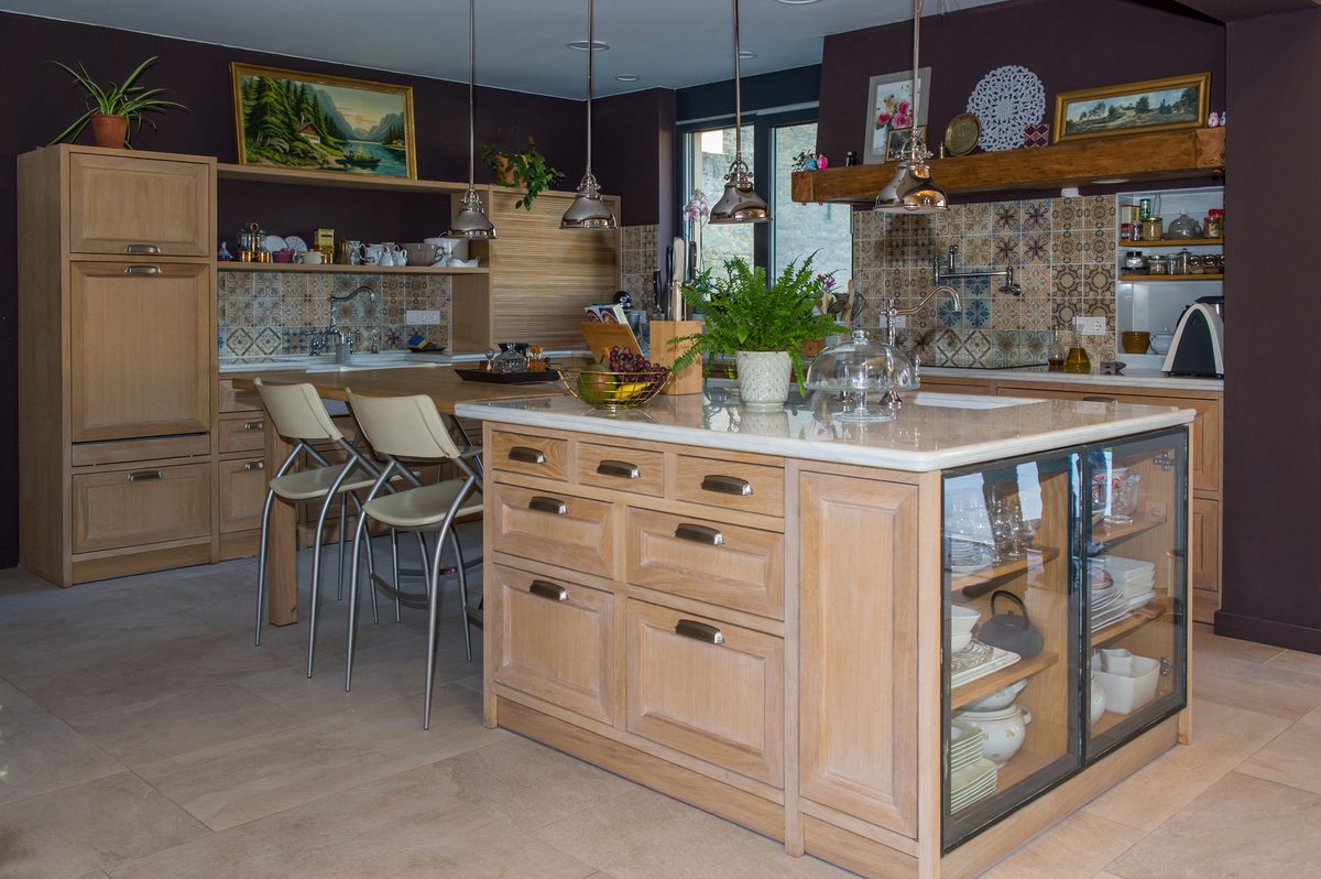 Küche von Tischlerei 71 – Eichenküche mit Kochinsel und Buffet